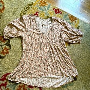 Gimmicks Floral Print Crinkle top worn once! BOHO flattering adorable